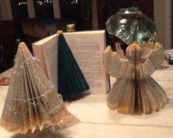Atelier de fabrication de décorations de Noël avec de vieux livres